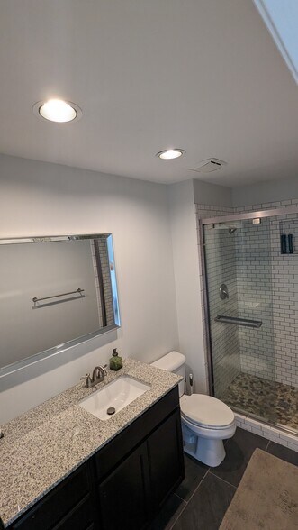Building Photo - 2562 Creve Coeur Dr