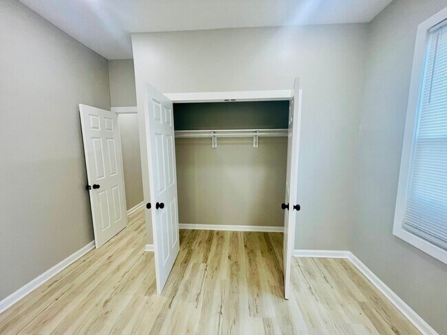 Building Photo - Open House 1:30-2:00 Sunday, August 3