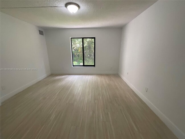 Building Photo - 2201 Brickell Ave