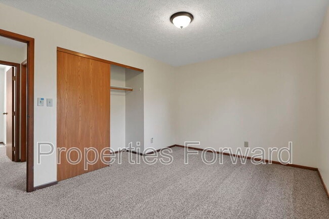 Building Photo - 2246 Shirlene Dr