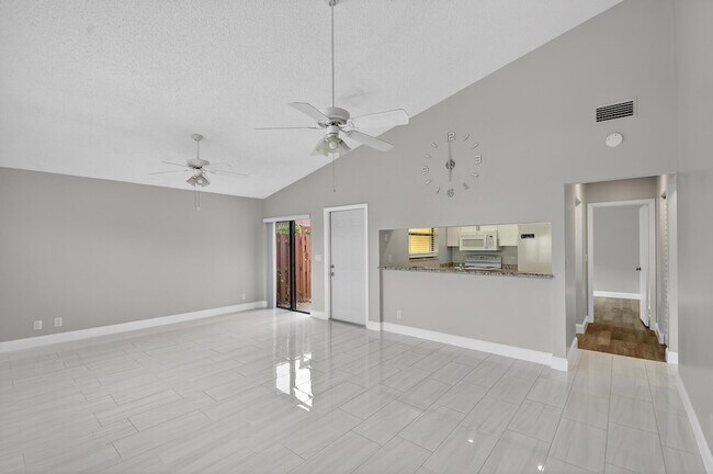 Building Photo - 484 Springdale Cir