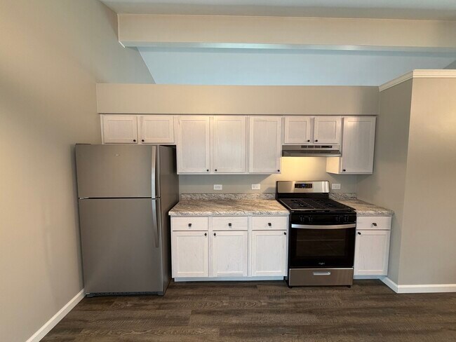 Building Photo - 109 Hickory Dr