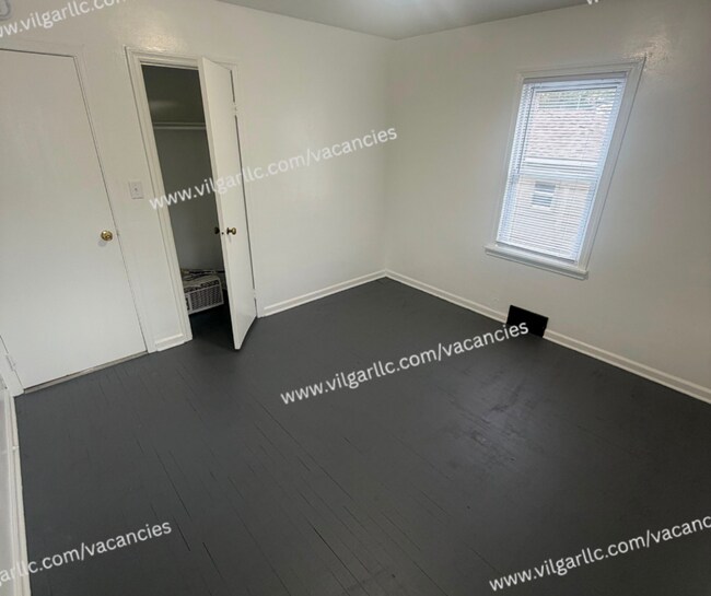 Building Photo - For Rent - 3 Bedroom, 1 Bathroom Home