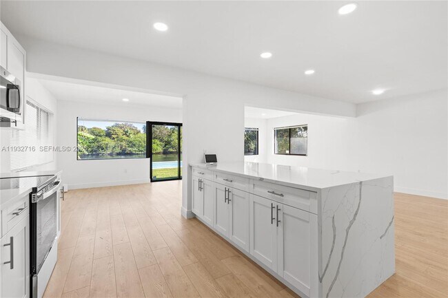 Building Photo - 317 N 31st Ave