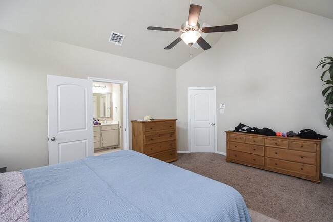 Building Photo - 8726 Laurel Crest Dr