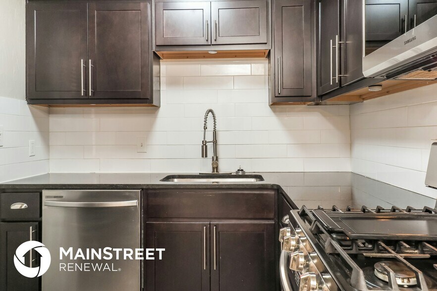 Building Photo - 6909 NW 59th St