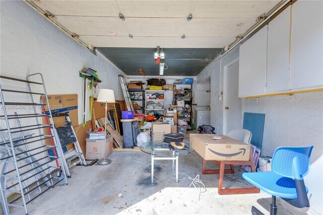 Building Photo - 8390 N Missionwood Cir
