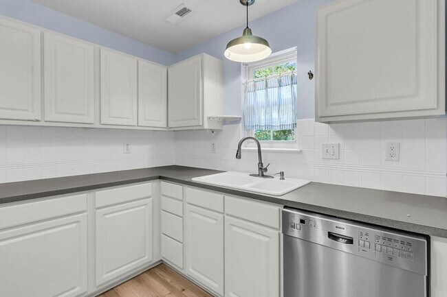 Building Photo - 1574 Ocean Neighbors Blvd