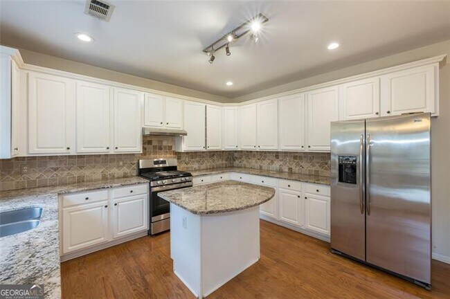 Building Photo - 2404 Gablewood Dr NE