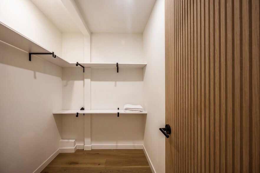 Building Photo - 1930 Kemper St