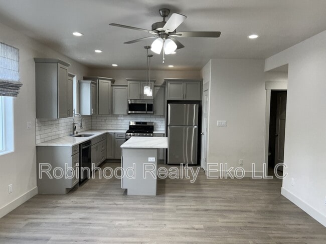 Building Photo - 2433 5th St