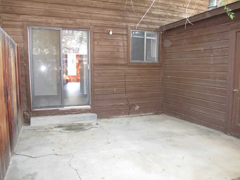 Building Photo - 3190 Hill Ave
