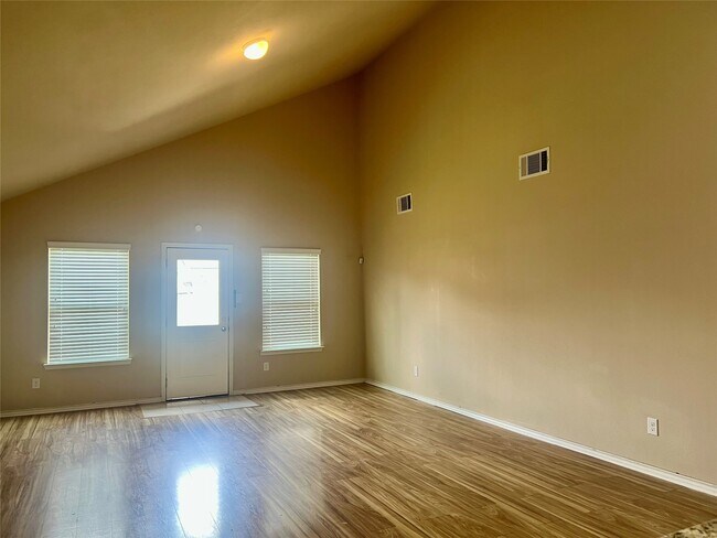 Building Photo - 1810 Bravos Manor Ln