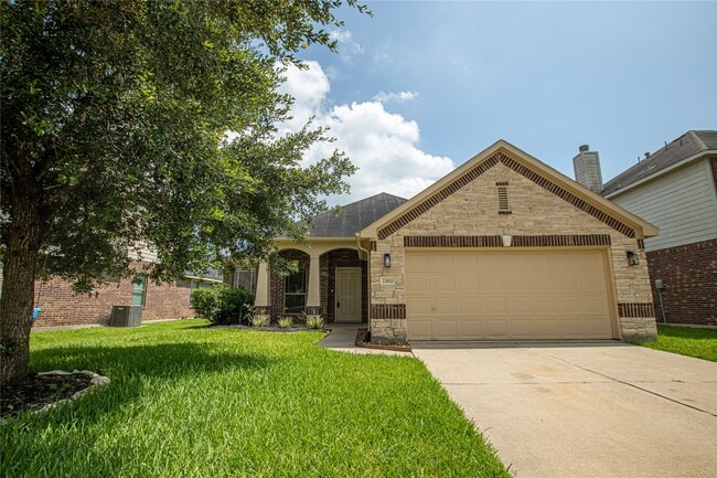 Building Photo - 23611 Starbridge Lake Ln