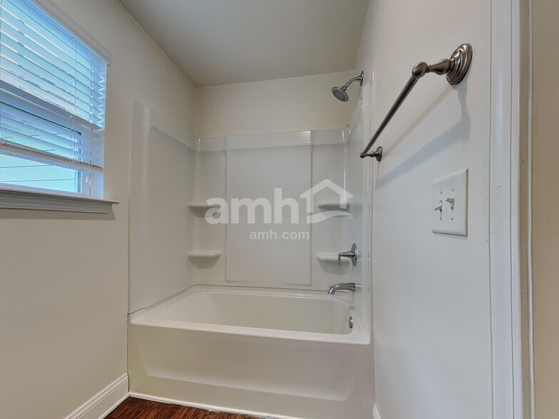 Building Photo - 134 McBee St