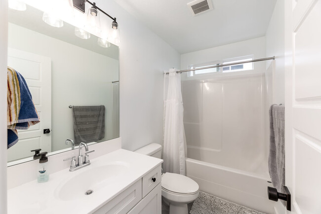 Shared Bathroom - 16434 S Bull Spring Ln