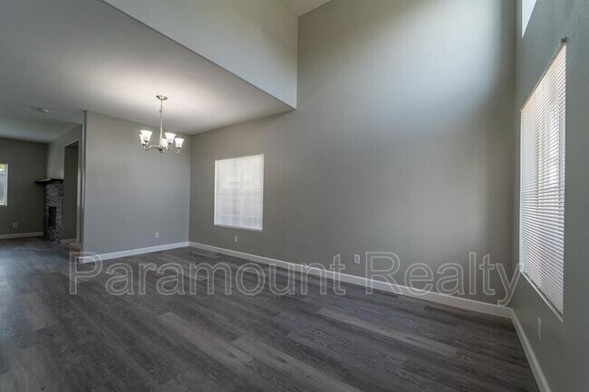 Building Photo - 4319 Roxbury Dr