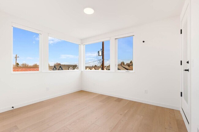 Building Photo - 2123 2nd Ave N