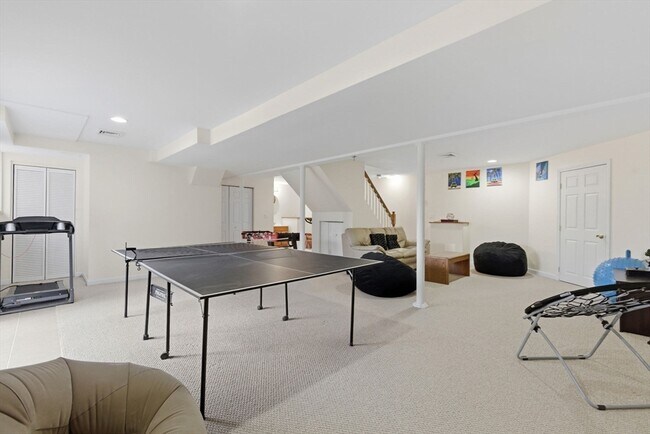 Building Photo - 16 Windsor Rd