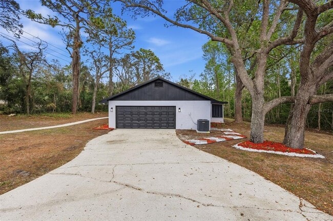 Building Photo - 300 E Sweetwater Creek Dr