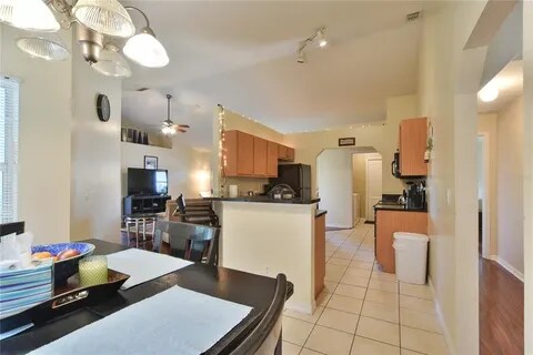 Building Photo - 650 Silver Pass