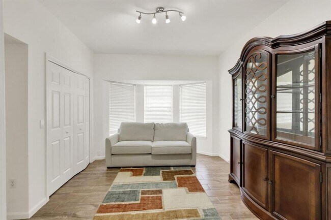 Building Photo - 7334 Pine Creek Way