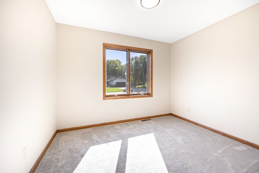 Building Photo - 1270 Lake Susan Hills Dr