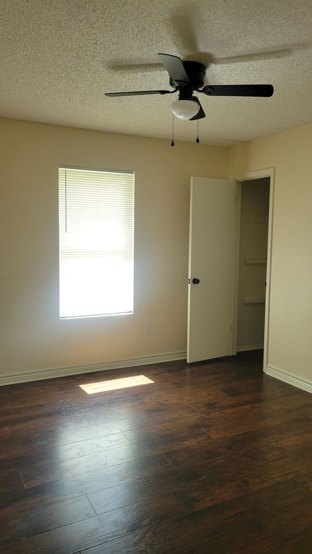 Building Photo - 1402 Miranda Ave