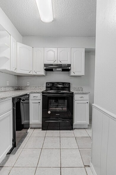 Building Photo - 1402 Bill Carrol Dr