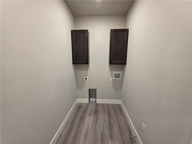 Building Photo - 13 Lockhart Ln