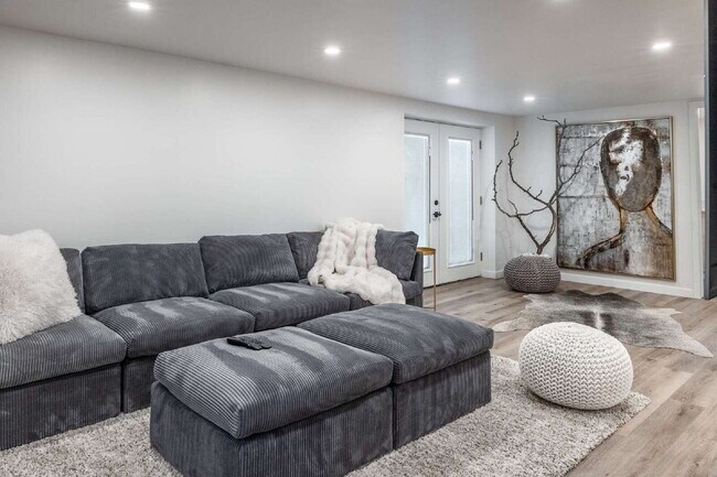 Building Photo - Modern Luxury Rental with Unobstructed Fla...