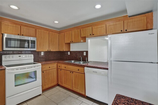 Building Photo - 1601 NE 191st St