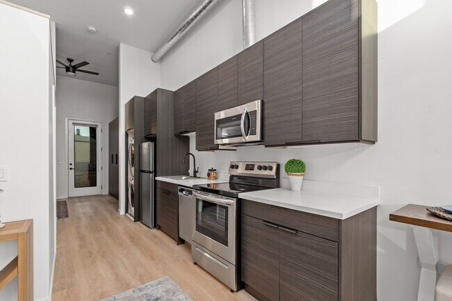 Building Photo - Modern 1x1 - Premier National City Location. Immediate Move-In!