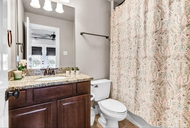 Building Photo - 5307 Lillian St