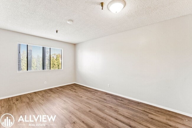 Building Photo - Coastal 1 Bed, 1 Bath Condo Available NOW ...