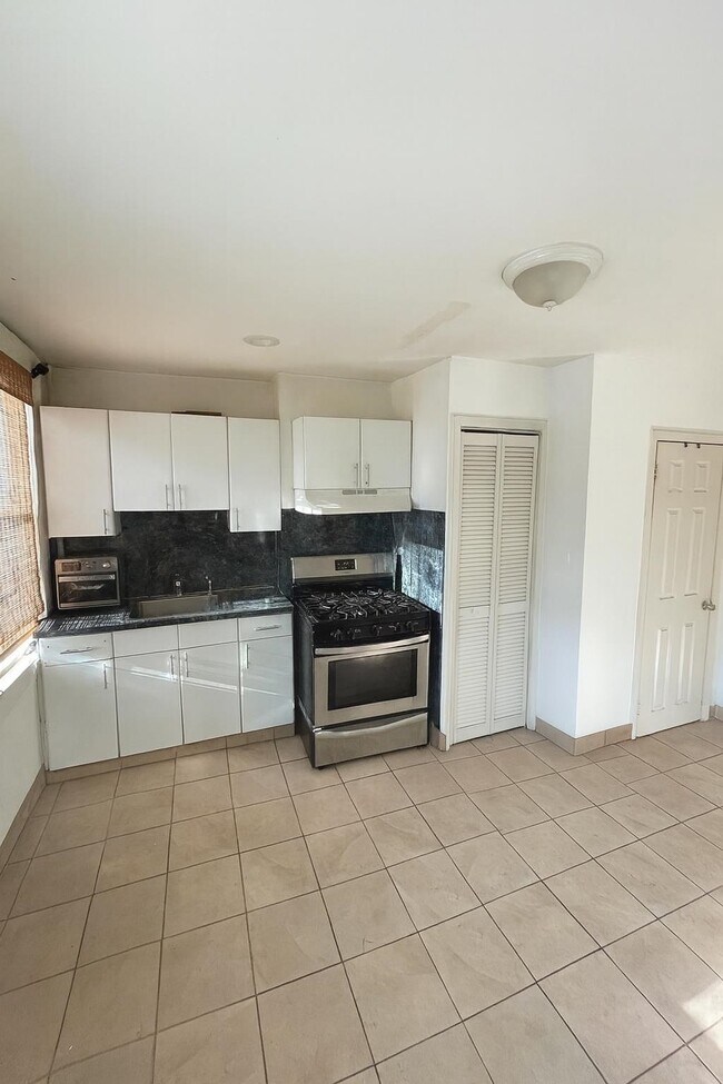 Building Photo - 85 Laidlaw Ave