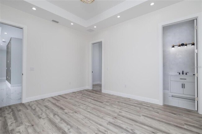 Building Photo - 20 Pine Hill Ln
