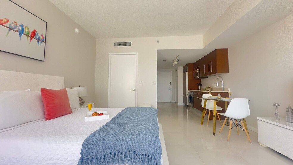 Building Photo - 485 Brickell Ave