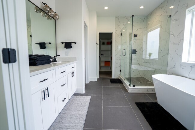 Building Photo - 3818 Lynnfield St