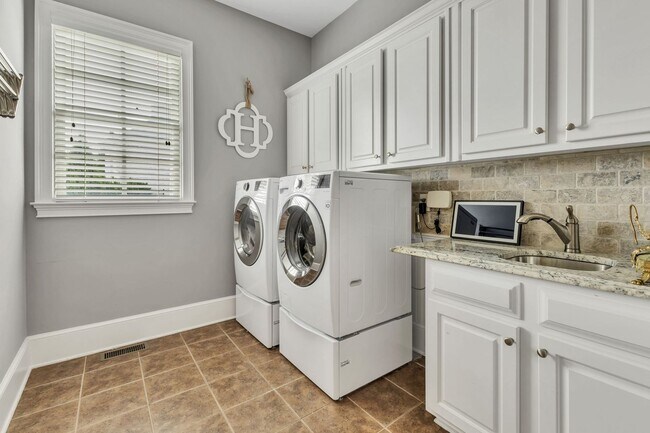 Building Photo - Fully Furnished 4 Bedroom, 3.5 Bath w/ 3 Car Garage and Unfinished Basement in Governors Club