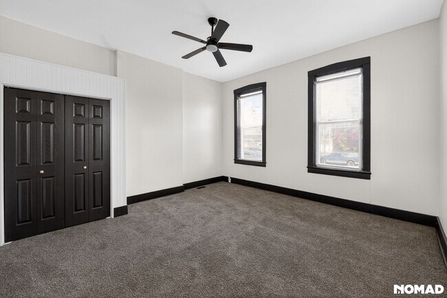 Building Photo - 2 Bedroom Townhome in Saint Louis