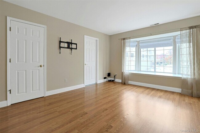 Building Photo - 5 Soundview St