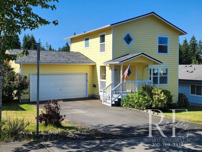 Primary Photo - Inviting Poulsbo Home with Open Layout, Fe...