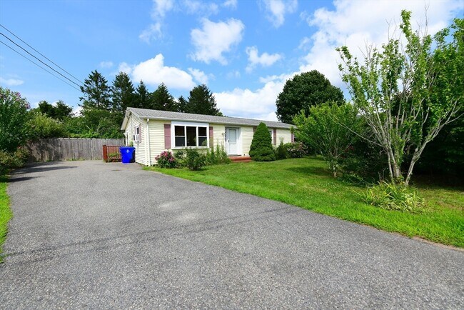 Building Photo - 15 Sachem Dr