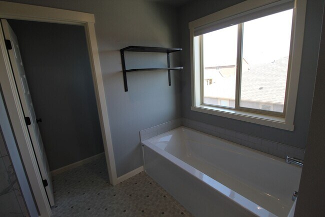 Building Photo - 7020 Dorchuck Rd