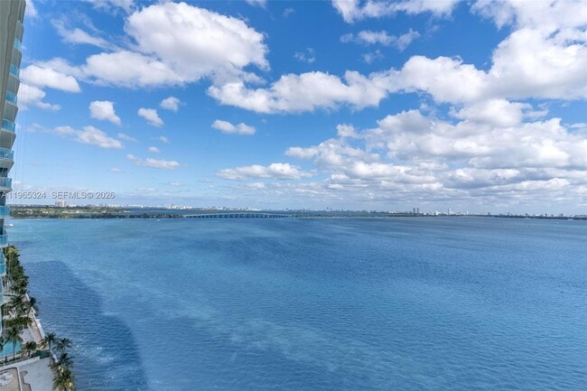 Building Photo - 700 NE 24th St