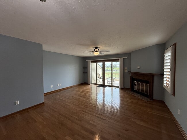 Building Photo - 4016 Fairway Lakes Dr