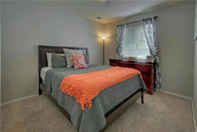 Building Photo - 516 Celery Loop