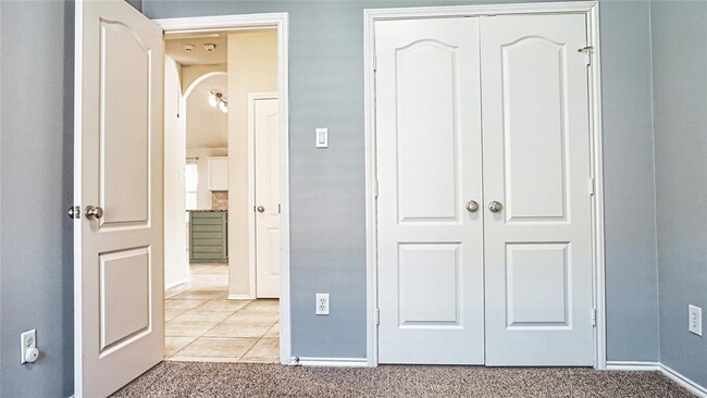 Building Photo - 9959 Driftwood Park Dr