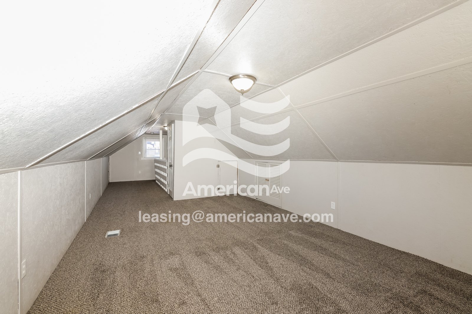 Building Photo - 4204 Sylvan Dr